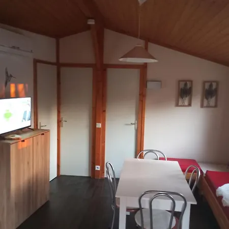 Chalet Exclusive Cosy ,clim, 6 Pers, Piscine, Pinède, Parking, Calme Méditerranée